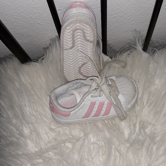 Shoe - Picture 2 of 3